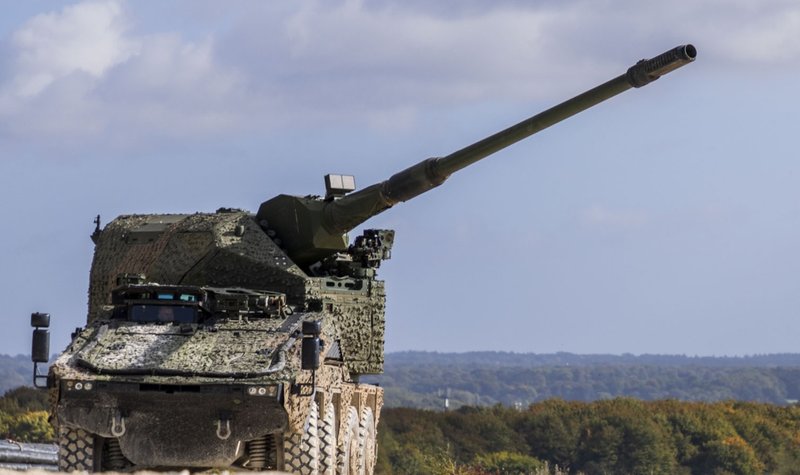 UK finally signs $1.35 billion British Army howitzer deal but with scaled-back numbers