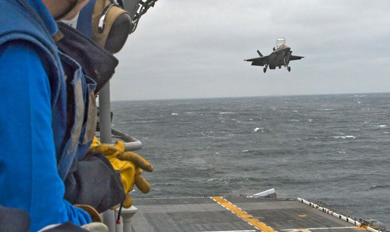 F-35 performs precision landing (video)